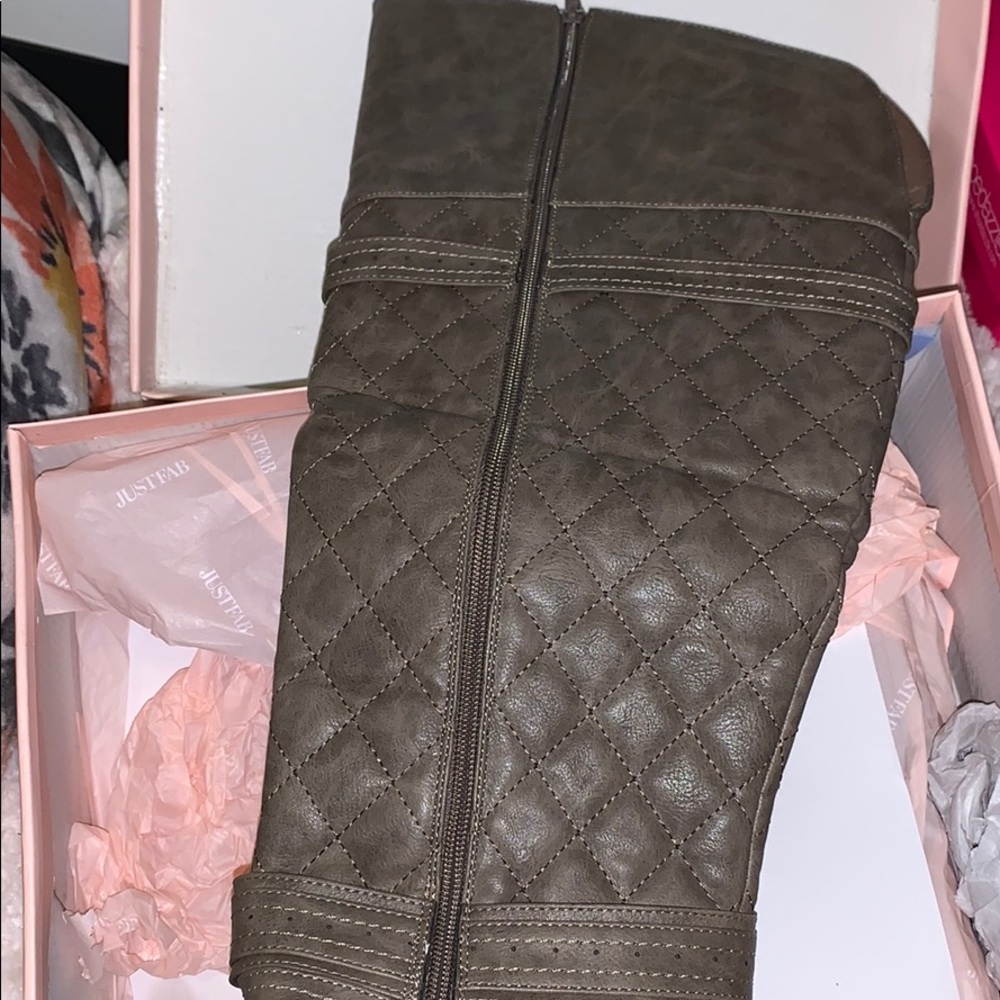 Boots - Picture 5 of 5